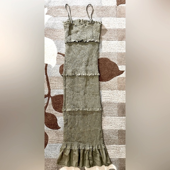 Mable Sleeveless Esme Olive Smocked Tiered Ruffled Midi Dress Bump Friendly ZP1 - Picture 7 of 12
